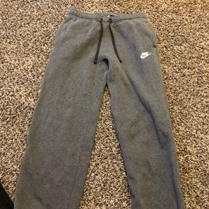 Nike joggers size Medium but fits like a large